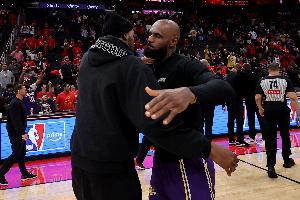 NBA篮网vs雄鹿_NBA篮网vs雄鹿超清直播_NBA篮网vs雄鹿1080p 在线观看